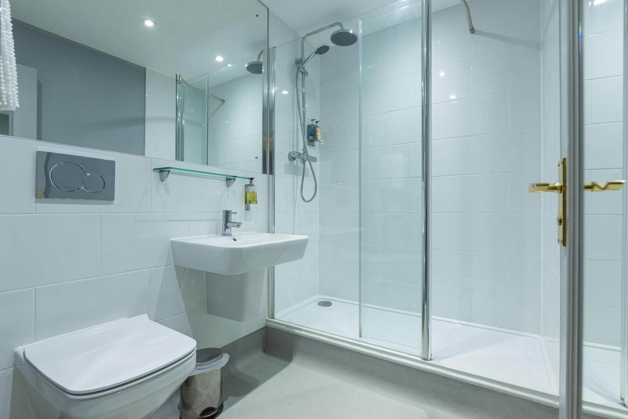 Blue Boar Hotel Молдон Екстер'єр фото